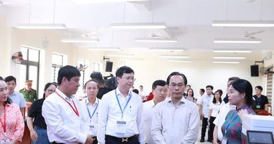 Bộ trưởng Bộ Giáo dục và Đào tạo Hoàng Minh Sơn kiểm tra công tác tổ chức thi tốt nghiệp THPT 2026 tại Hà Nội