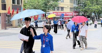 Tuổi trẻ Phú Thượng đồng hành thí sinh vượt 'vũ môn'