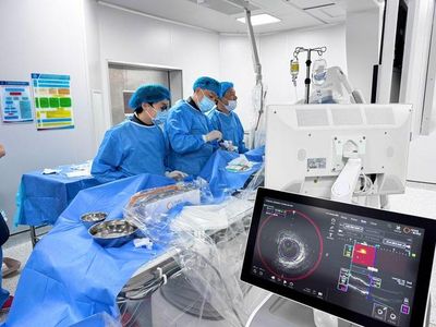 Hẹp 90% động mạch vành, cụ ông vượt qua ca can thiệp khó