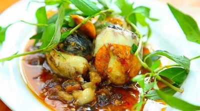 Những thực phẩm nên và không nên ăn cùng trứng vịt lộn