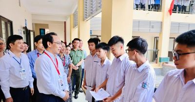 Bộ trưởng GD-ĐT: Giám thị vừa tạo tâm lý thoải mái cho thí sinh, vừa thực hiện nghiêm quy định