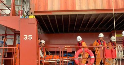Kịp thời cứu nạn thuyền viên nước ngoài nghi bị tai biến trên biển