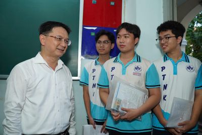 Lãnh đạo TP.HCM nhắn nhủ sĩ tử trước giờ G: 'Tuyệt đối không nộp bài sớm để tránh nuối tiếc'