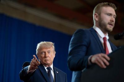 Ông Trump tuyên bố tấn công Iran 'rất mạnh', sẽ ứng xử như với Venezuela; Nga, Trung Quốc, Thổ Nhĩ Kỳ... lên tiếng
