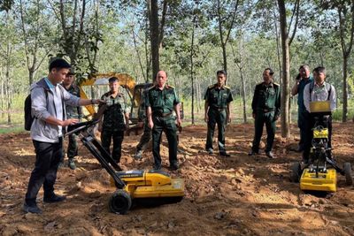 'Mắt thần' tìm mộ tập thể, hàng trăm hài cốt ở công viên Lê Thị Riêng