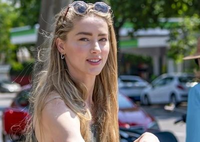 Amber Heard ở tuổi 40