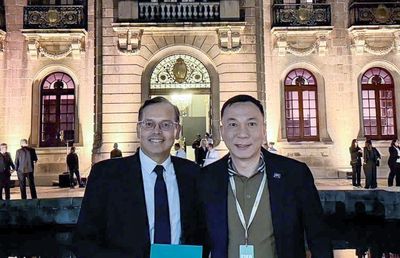 Sếp VFF dự khán trận khai mạc World Cup
