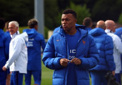 Mbappe vướng ồn ào đời tư trước World Cup