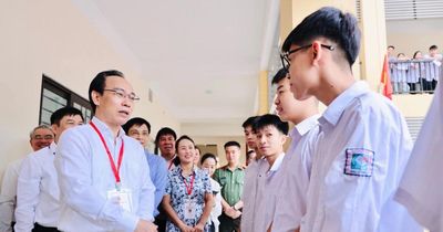 Bộ trưởng Hoàng Minh Sơn: Bình tĩnh xử lý mọi tình huống, đặt quyền lợi chính đáng của thí sinh lên hàng đầu