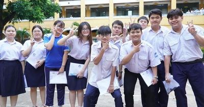 Thí sinh TPHCM rạng rỡ, tự tin bước vào môn thi đầu tiên