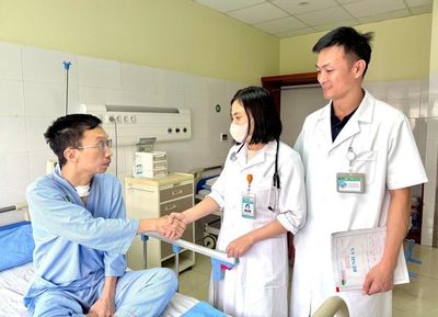 Gần 4 giờ giành giật sự sống cho trung tá công an bị đâm trọng thương