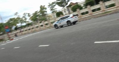 CSGT mở đường đưa nam sinh bị sốt cao đến điểm thi tốt nghiệp THPT