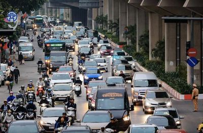 Hà Nội đề xuất hỗ trợ đến 20 triệu đồng cho hộ nghèo đổi xe máy xăng sang xe điện