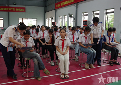Đoàn Trinh sát số 1 tuyên truyền phòng, chống ma túy tại Hải Phòng