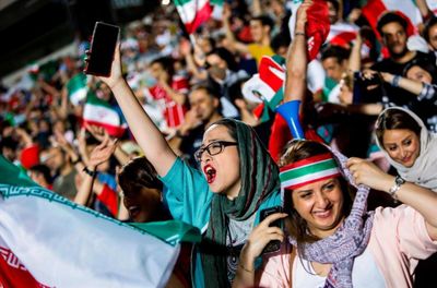 FIFA thu hồi vé xem World Cup của cổ động viên Iran?