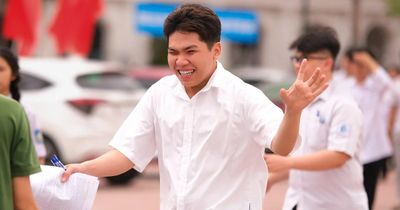 Nhiều cảm xúc sau môn thi Ngữ văn, nhiều sĩ tử đánh giá đề phân hóa cao, dự đoán đạt 7 điểm
