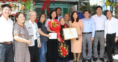 Lãnh đạo TPHCM thăm, chúc thọ người cao tuổi tiêu biểu