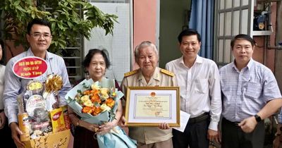 Trưởng Ban Nội chính Thành ủy TPHCM thăm, chúc thọ người cao tuổi tiêu biểu