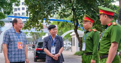 Giám đốc Sở GD&ĐT Bắc Ninh động viên thí sinh trước giờ thi