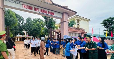 Thí sinh Vân Kiều được hỗ trợ suất ăn trưa sau buổi thi đầu tiên