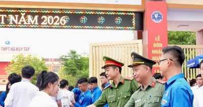 Ấm lòng những suất cơm miễn phí tiếp sức sĩ tử vùng cao Nghệ An