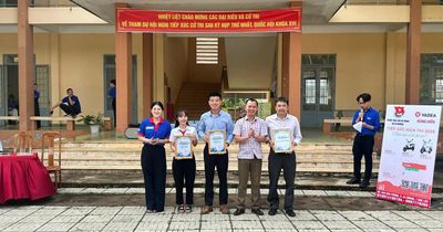 Sĩ tử Đắk Lắk ấm lòng với suất cơm miễn phí từ các y, bác sĩ
