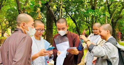 Tăng ni sinh TP Huế tự tin 'vượt vũ môn'