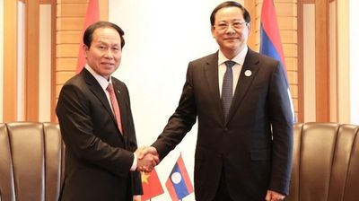 Phó Thủ tướng Lê Tiến Châu hội kiến Thủ tướng Lào Sonexay Siphandone