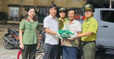 Người dân tự nguyện giao nộp cá thể tê tê Java quý hiếm