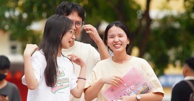 Chi tiết đề thi Ngữ văn, nhận xét, giải đề sớm nhất