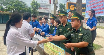 Tuổi trẻ Biên phòng tiếp sức sĩ tử vùng biên