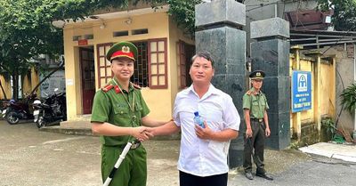 Bí thư chi bộ thi tốt nghiệp THPT ở tuổi 36