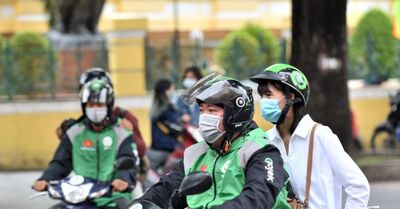 Lý do Hà Nội chưa định cấm ngay xe ôm công nghệ chạy xăng trong vùng phát thải thấp
