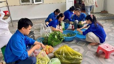 700 suất ăn nghĩa tình tiếp sức sĩ tử vùng cao Quan Sơn