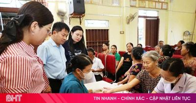 Trên 460 người được khám sàng lọc tăng huyết áp, đái tháo đường