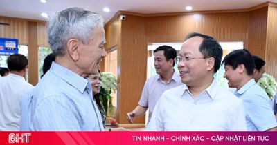 Ban Thường vụ Tỉnh ủy Hà Tĩnh gặp mặt cán bộ quản lý nghỉ hưu qua các thời kỳ