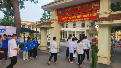 Thí sinh bước vào thi môn Ngữ văn của kỳ thi tốt nghiệp THPT