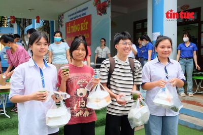 Suất ăn, chỗ nghỉ miễn phí hỗ trợ sĩ tử Thủ đô vượt 'vũ môn'