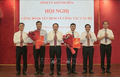 Khánh Hòa công bố các quyết định về công tác cán bộ