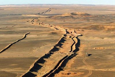Bức tường Morocco: Hệ thống phòng thủ kéo dài hàng nghìn km giữa sa mạc