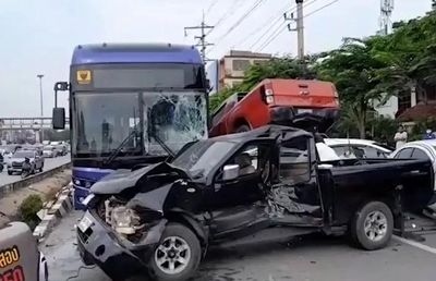 Xe buýt mất phanh cuốn 14 phương tiện vào tai nạn liên hoàn, 18 người nhập viện