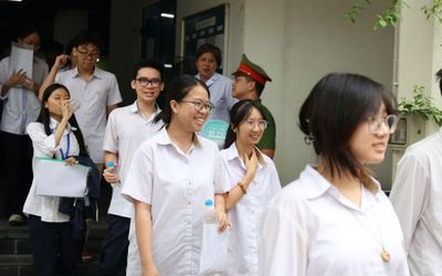 Thi tốt nghiệp THPT 2026: Sĩ tử phấn khởi sau bài thi môn Văn, tự tin đạt điểm 9