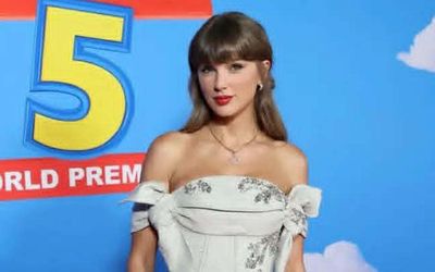 Taylor Swift xuất hiện tại buổi mắt phim Toy Story 5 với nhan sắc cực phẩm