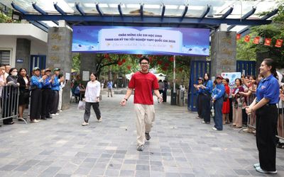 Thi tốt nghiệp THPT 2026: Kết thúc môn Toán, sĩ tử 'thở phào'