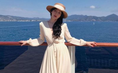 Song Hye Kyo gây sốt với nhan sắc như búp bê trên du thuyền sang trọng