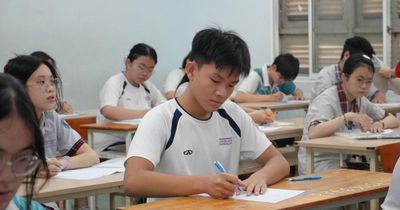Thi tốt nghiệp THPT 2026: Nhiều thí sinh tại TPHCM 'than' đề thi Ngữ văn khó