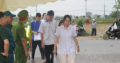 Thi tốt nghiệp THPT 2026: Thí sinh bắt đầu làm bài thi môn Toán