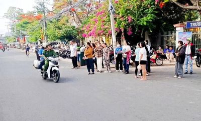 Công an phường Châu Đốc kịp thời đưa thí sinh ngủ quên đến điểm thi tốt nghiệp THPT