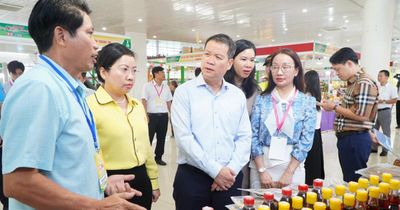 Chủ tịch UBND thành phố Đà Nẵng Nguyễn Mạnh Hùng thăm Hội chợ hàng Việt Đà Nẵng 2026