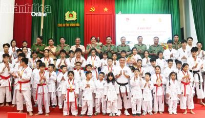 Công an tỉnh Khánh Hòa khai mạc lớp dạy võ thuật Karatedo ứng dụng năm 2026 cho thanh thiếu nhi